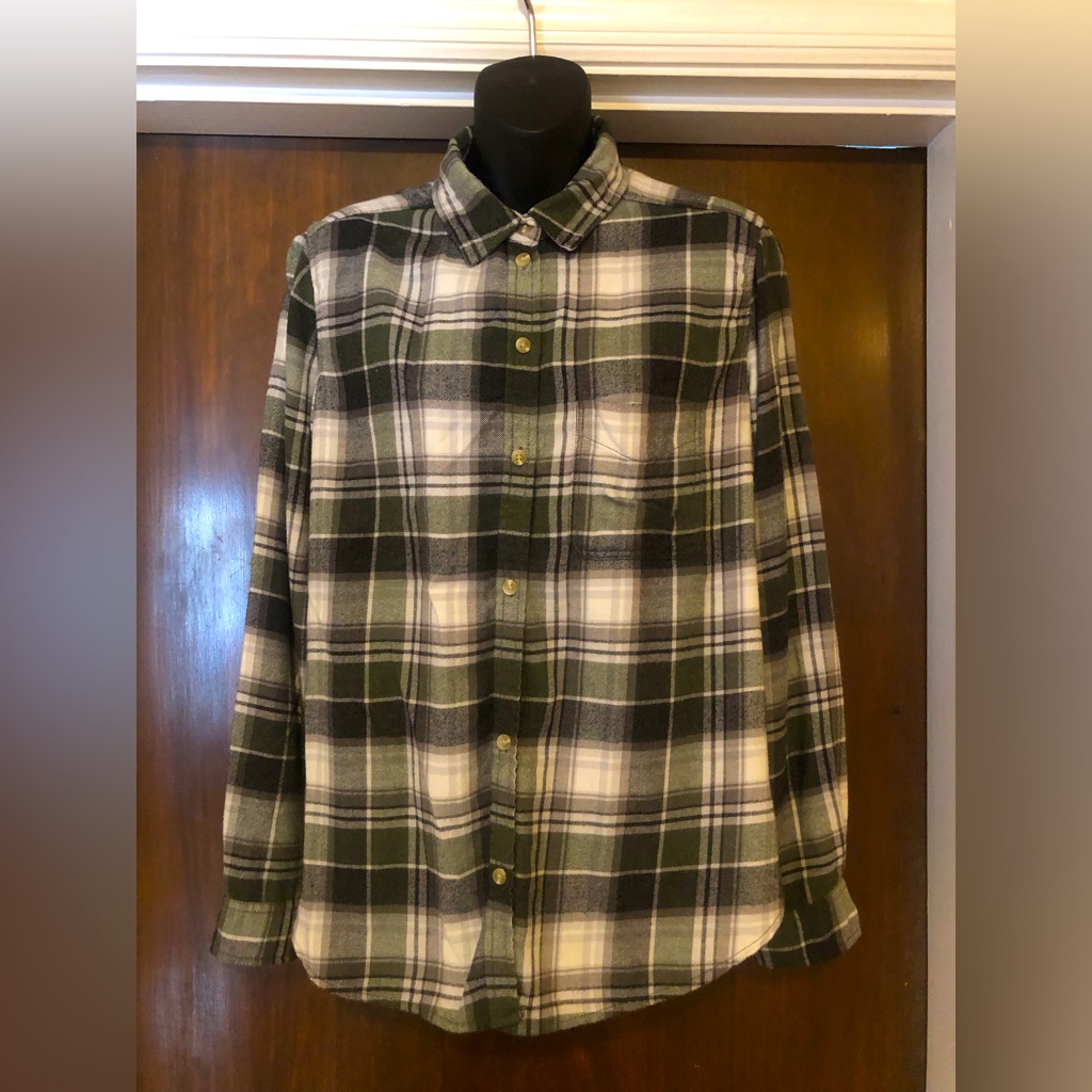 American Eagle Boyfriend Fit Flannel - Size M
